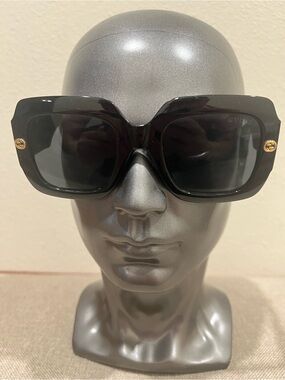 Gucci woman’s oversized Vtg sunglasses 5601-55[]24–145 classic color big GG
